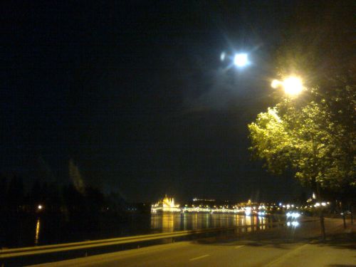 szuperhold-budaikerekparutrol